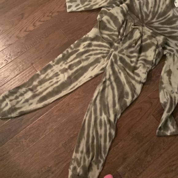 Brand new Retro D size small tie dye joggers set - Picture 2 of 6